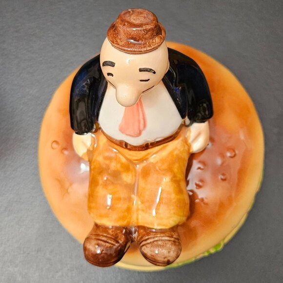 Vandor 1980 - Wimpy Sits Atop a Hamburger Revolving Musical Porcelain Figurine - Picture 5 of 13